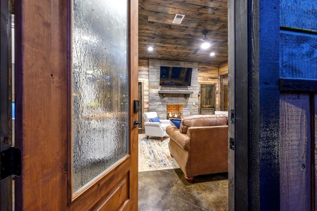 Brand New Luxury 2 Bedroom With Loft And Spa Sleeps 10 بروكن بو المظهر الخارجي الصورة