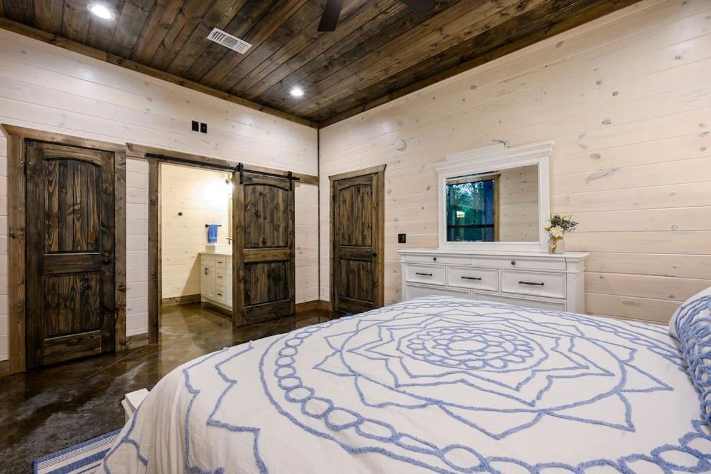 Brand New Luxury 2 Bedroom With Loft And Spa Sleeps 10 بروكن بو المظهر الخارجي الصورة