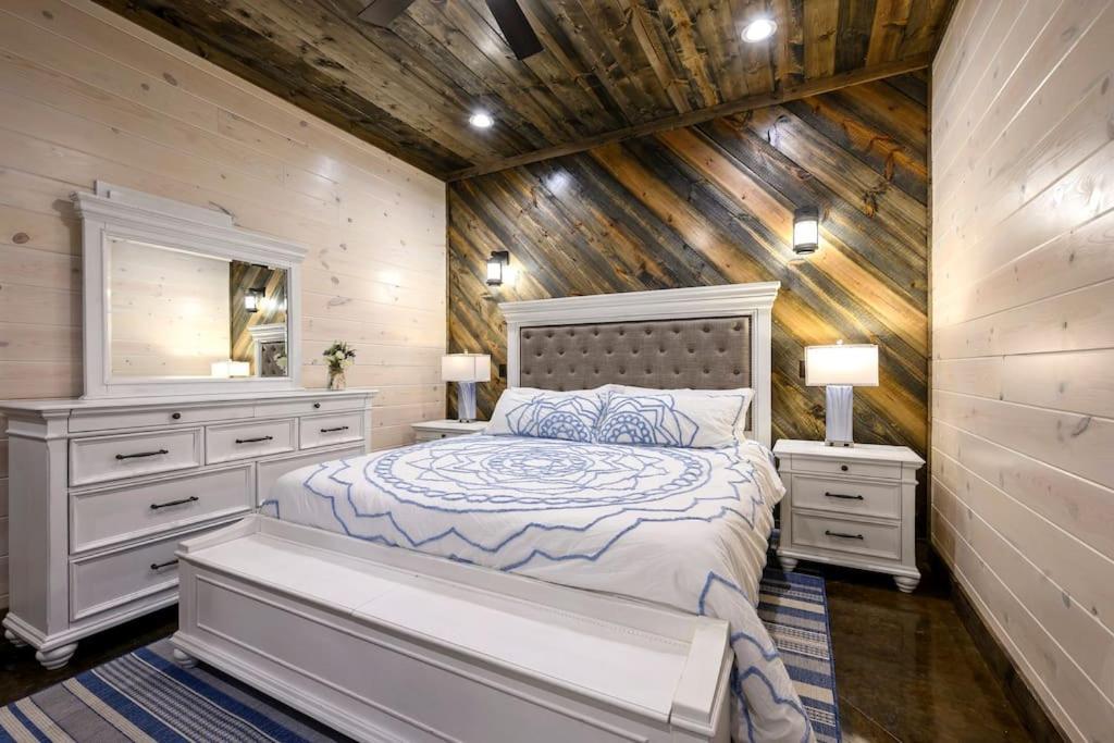 Brand New Luxury 2 Bedroom With Loft And Spa Sleeps 10 بروكن بو المظهر الخارجي الصورة